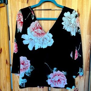 🌺 Dynamite Floral blouse with lace-up strappy back (size S)